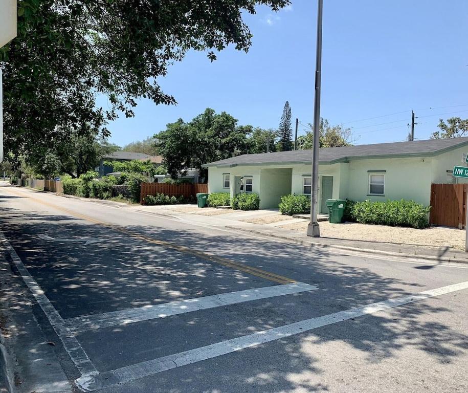 Deco Drive Miami • Near Hard Rock Stadium • South Beach • Wynwood Екстер'єр фото