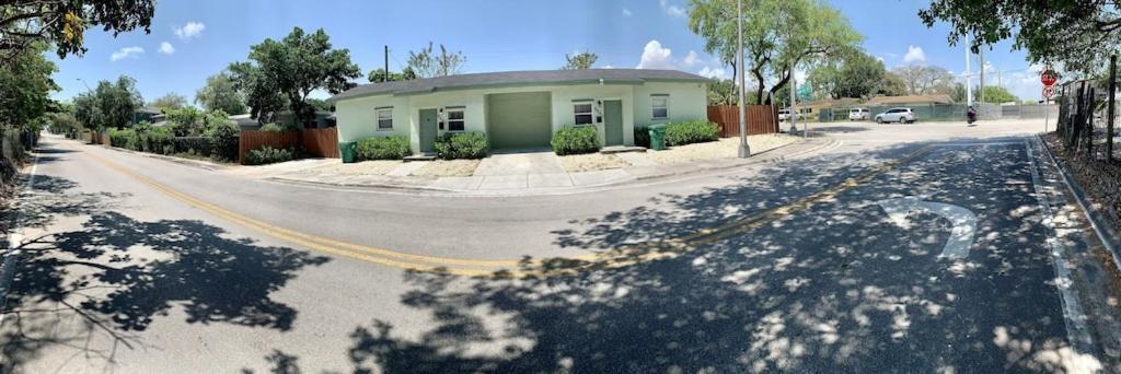 Deco Drive Miami • Near Hard Rock Stadium • South Beach • Wynwood Екстер'єр фото